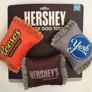 PETS: HERSHEY SET DOG TOYS